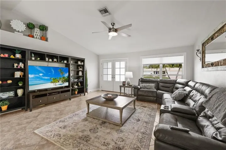124 Willowick DR, NAPLES FL 34110