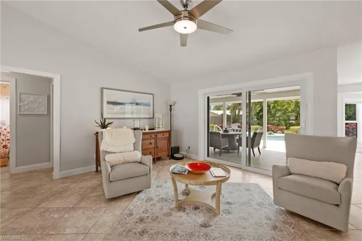 124 Willowick DR, NAPLES FL 34110
