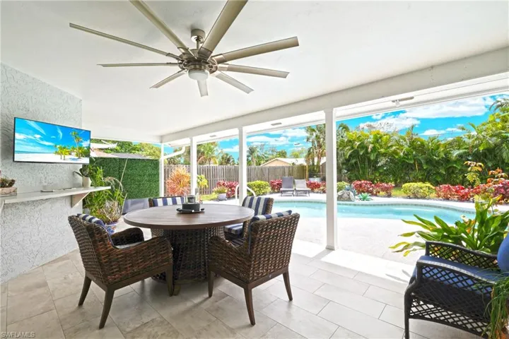 124 Willowick DR, NAPLES FL 34110