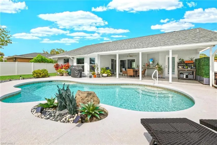 124 Willowick DR, NAPLES FL 34110