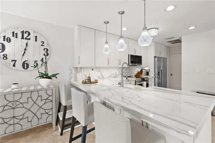 124 Willowick DR, NAPLES FL 34110