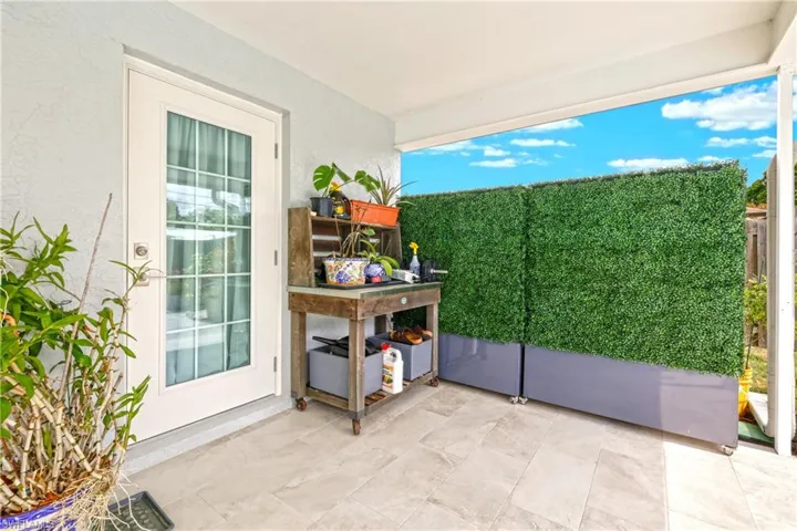 124 Willowick DR, NAPLES FL 34110
