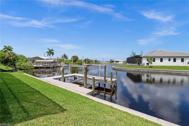 Wrap around dock with 10,000 lb boat lift