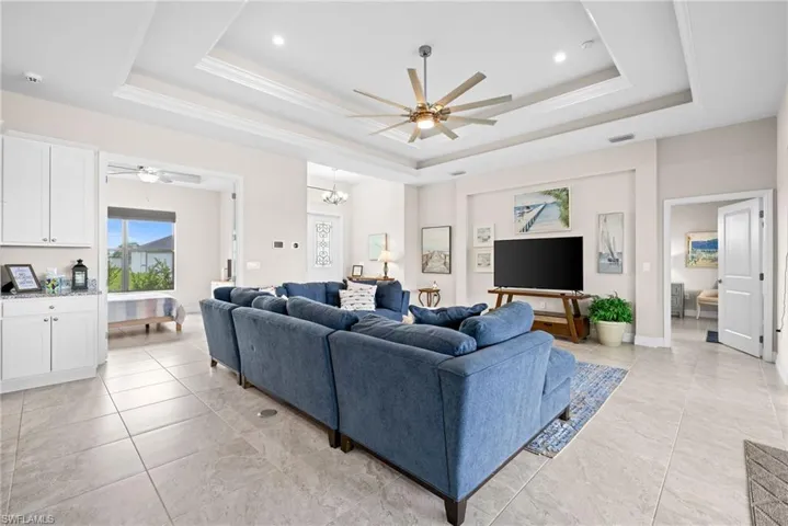 Great Open Floor Plan with soaring ceilings