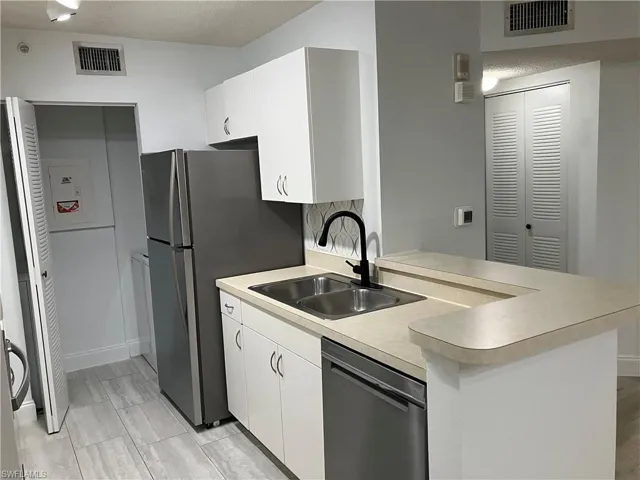 WASHER/DRYER NEW IN 2022