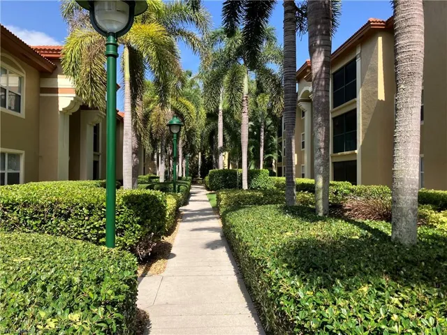LANDSCAPED WALKING PATHS THROUGHOUT COMMUNITY