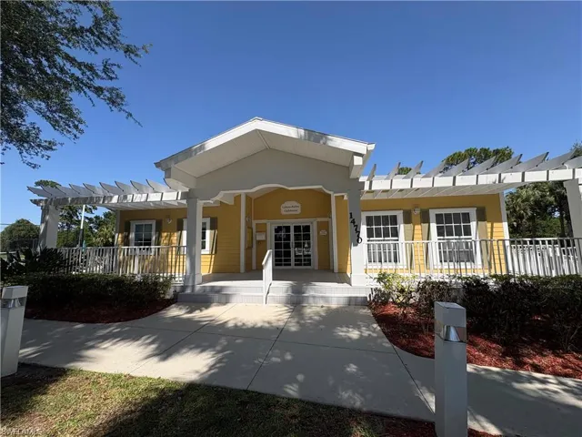 CLUBHOUSE