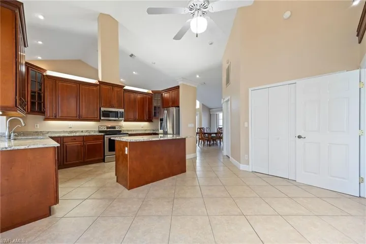 6624 Highland Pines Cir, Fort Myers, Florida 33966