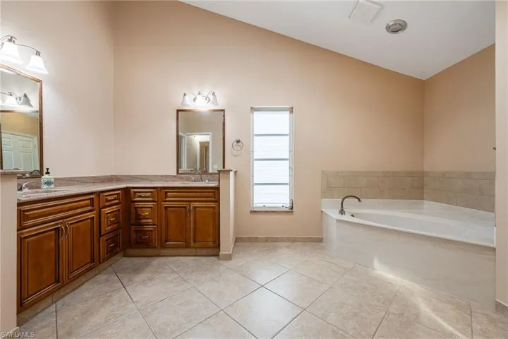 6624 Highland Pines Cir, Fort Myers, Florida 33966