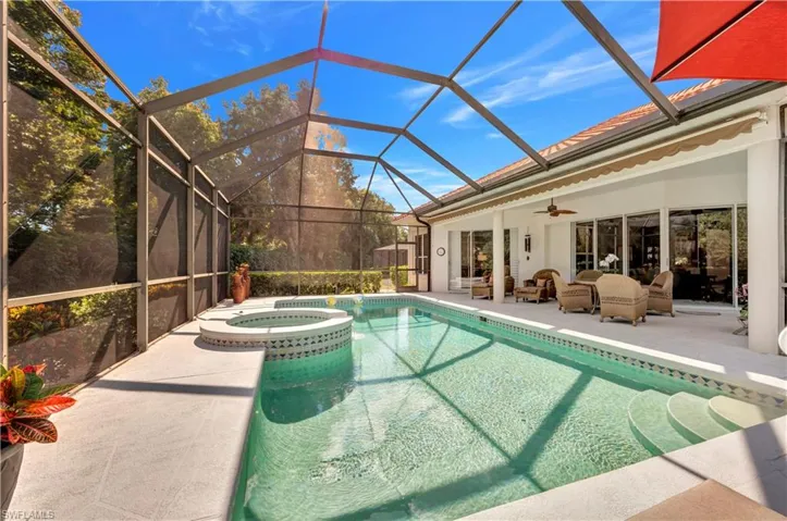 Private pool w/ spa