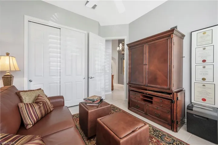 3rd Bedroom / Den