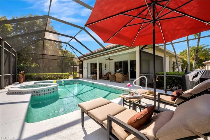 Private pool w/ spa