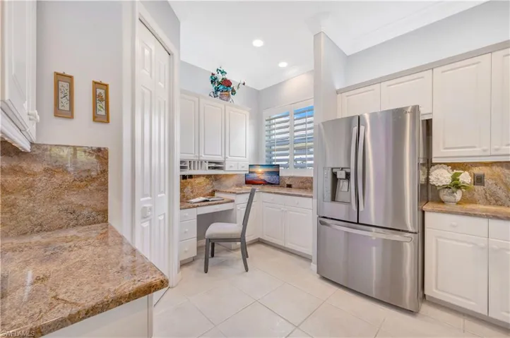 Kitchen w/ newer appliances