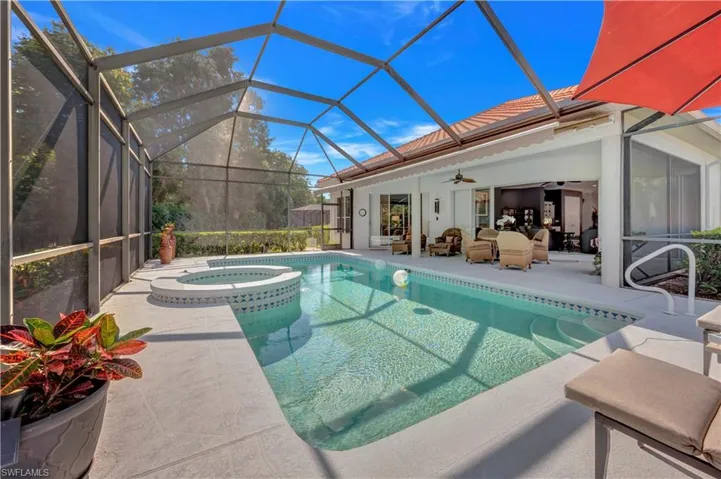 Private pool w/ spa