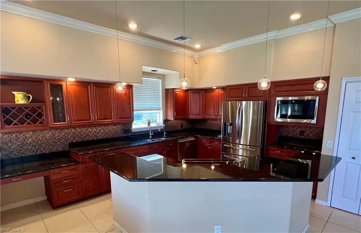 8857  Lely Island  CIR, Naples, FL 34113