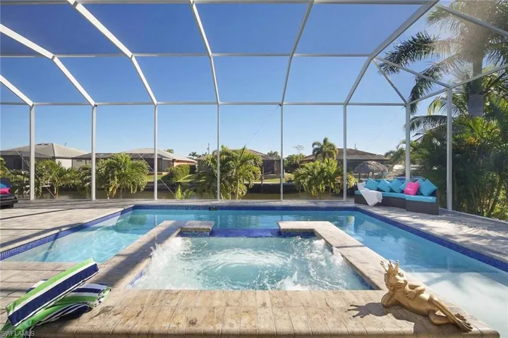 Integrated pool / hot tub with a sunroom, a lanai, and a patio area