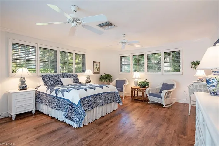 525  Port Side  DR, Naples, FL 34103