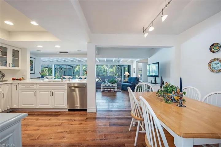 525  Port Side  DR, Naples, FL 34103
