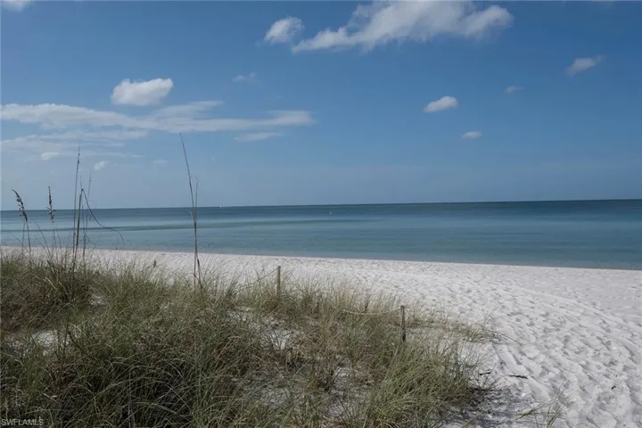 525  Port Side  DR, Naples, FL 34103