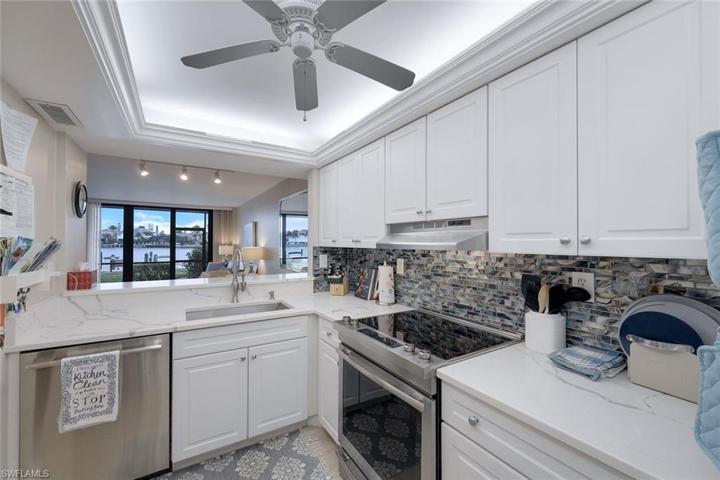 601  Seaview  CT, MARCO ISLAND, FL 34145