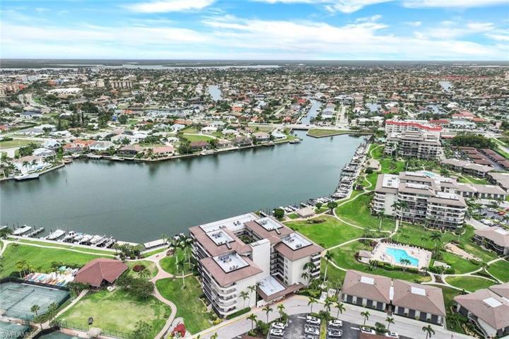 601  Seaview  CT, MARCO ISLAND, FL 34145