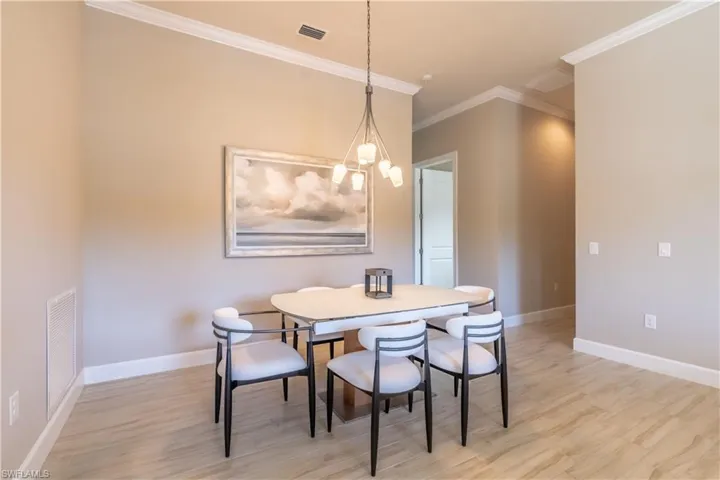 7343  Mockingbird  CT, Naples, FL 34114