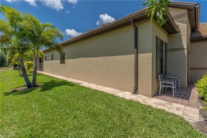 7343  Mockingbird  CT, Naples, FL 34114