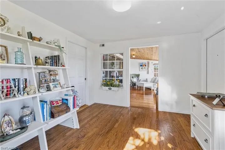 Bonus room at entry to be used however you like