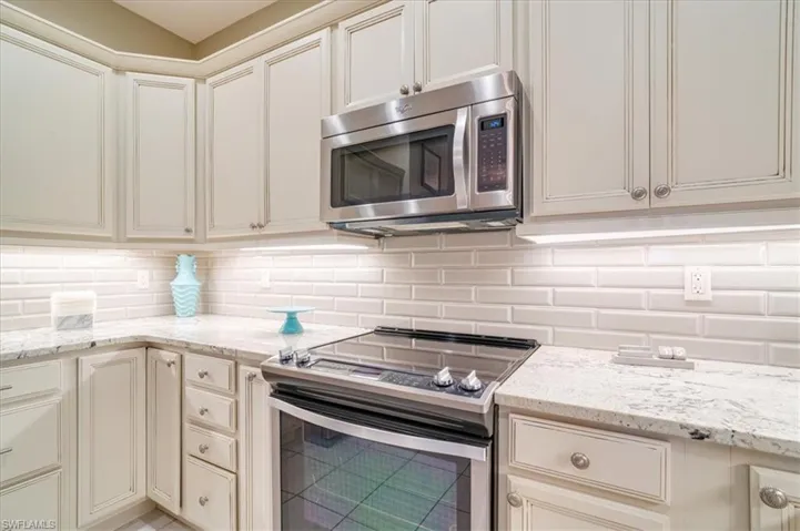 9221  Bayberry  BEND, Fort Myers, FL 33908