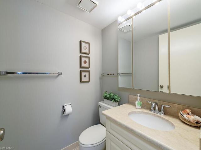 Guest bathroom.