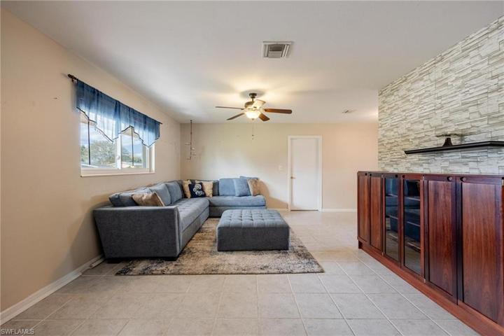 403  Penn W RD, Lehigh Acres, FL 33936