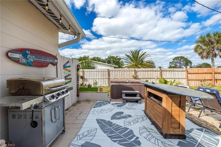 403  Penn W RD, Lehigh Acres, FL 33936