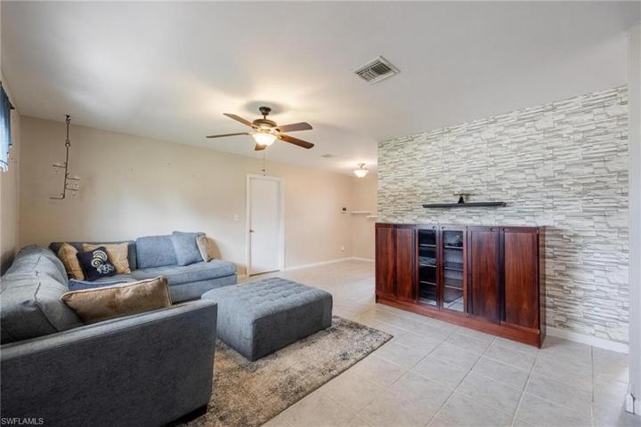403  Penn W RD, Lehigh Acres, FL 33936