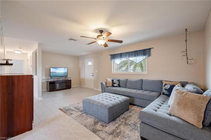 403  Penn W RD, Lehigh Acres, FL 33936