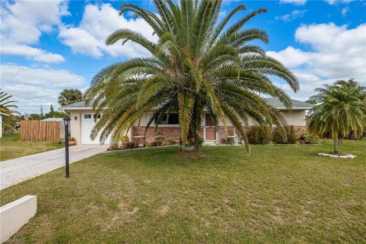 403  Penn W RD, Lehigh Acres, FL 33936