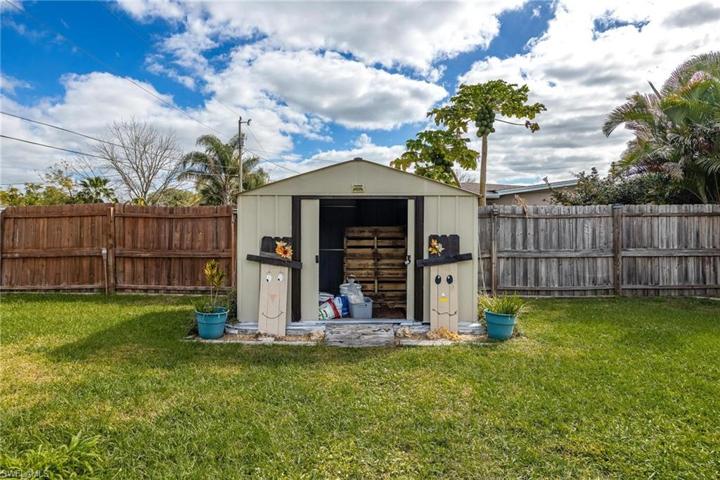 403  Penn W RD, Lehigh Acres, FL 33936