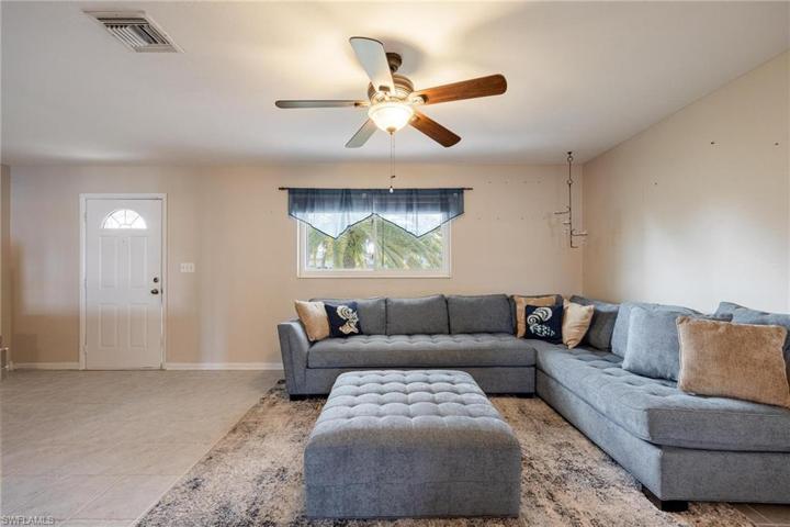 403  Penn W RD, Lehigh Acres, FL 33936