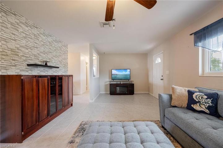 403  Penn W RD, Lehigh Acres, FL 33936