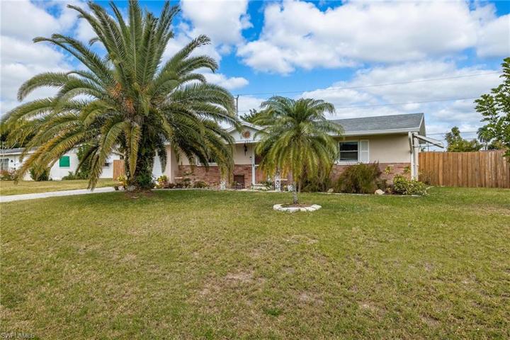 403  Penn W RD, Lehigh Acres, FL 33936