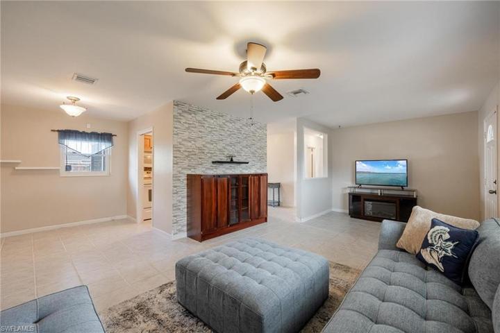 403  Penn W RD, Lehigh Acres, FL 33936