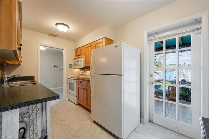 403  Penn W RD, Lehigh Acres, FL 33936