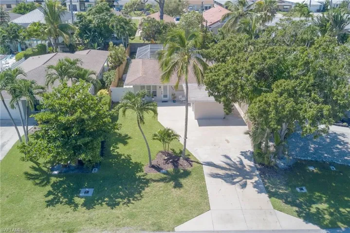 Aerial view of property and surrounding area