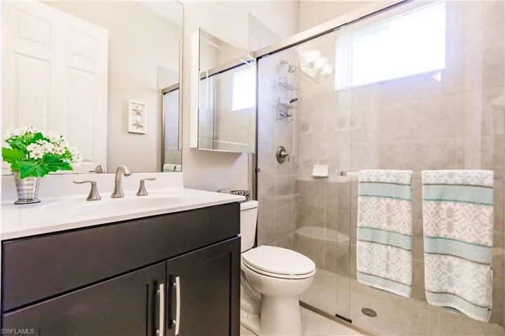 Front bedroom/guest bath