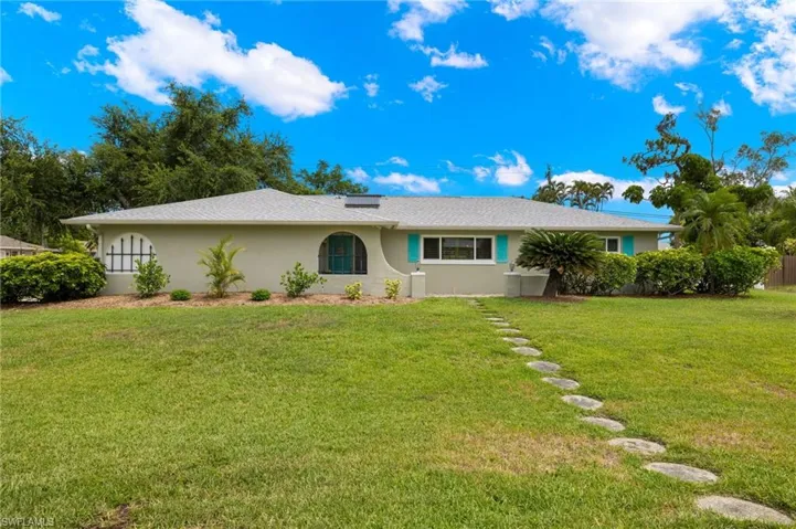 Ranch-style house with a front lawn
