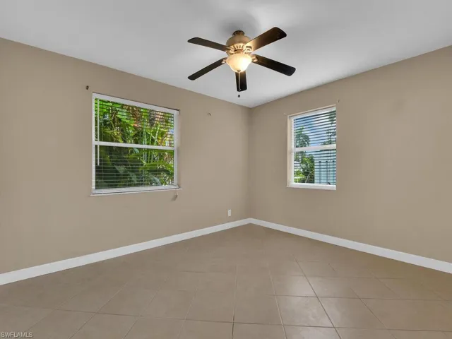 Tiled empty room with ceiling fan