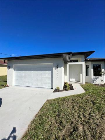 Beautiful tiled entrance.