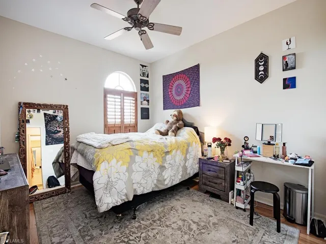1610  Clermont  DR, Naples, FL 34109