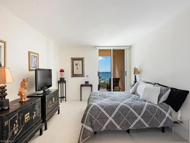 4041  Gulf Shore N BLVD, Naples, FL 34103