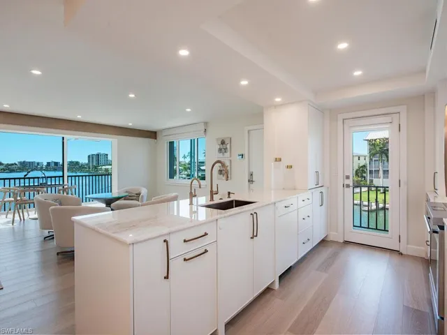 222  Harbour  DR, Naples, FL 34103