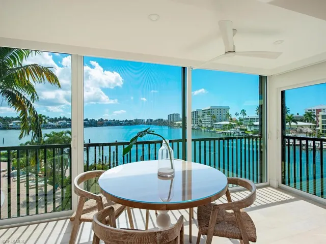 222  Harbour  DR, Naples, FL 34103
